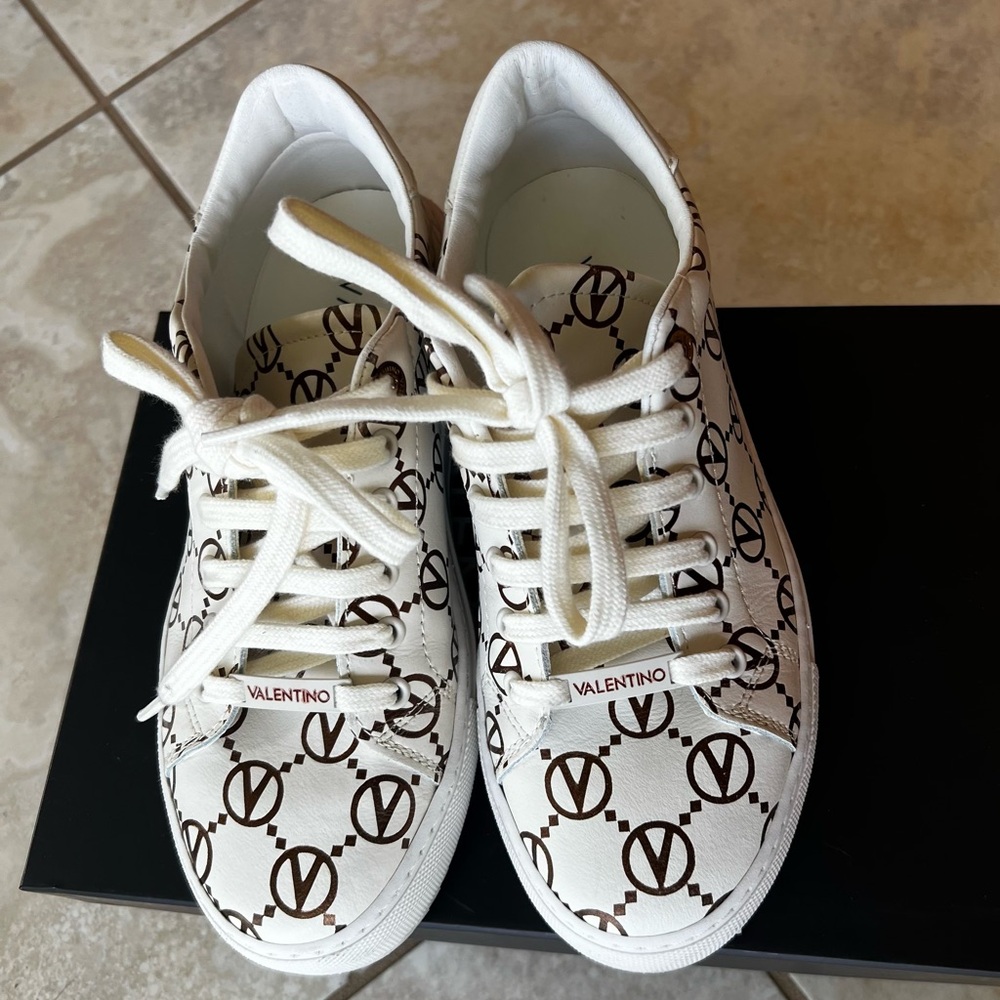 VALENTINO Beatrice leather sneakers in cream copper